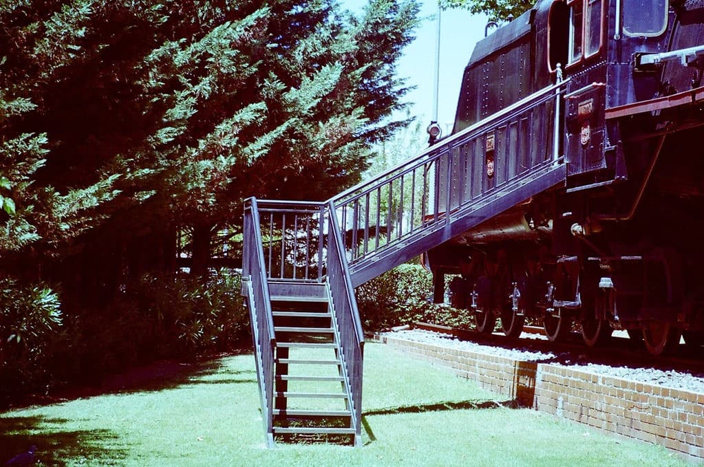 Escalera fabricada para el tren del museo de Las Matas