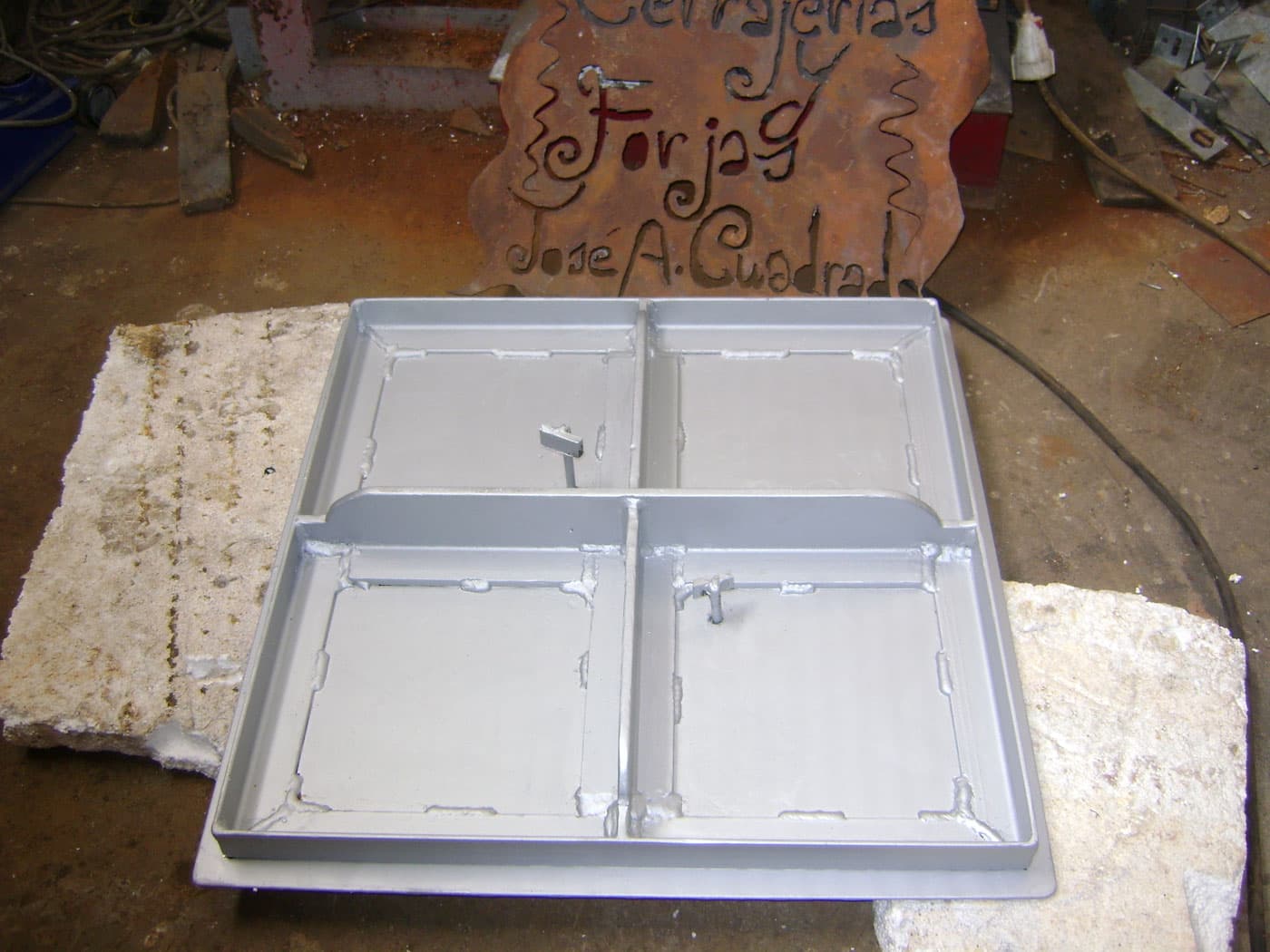 Tapa de registro reforzada por debajo para 1.200 kg de carga