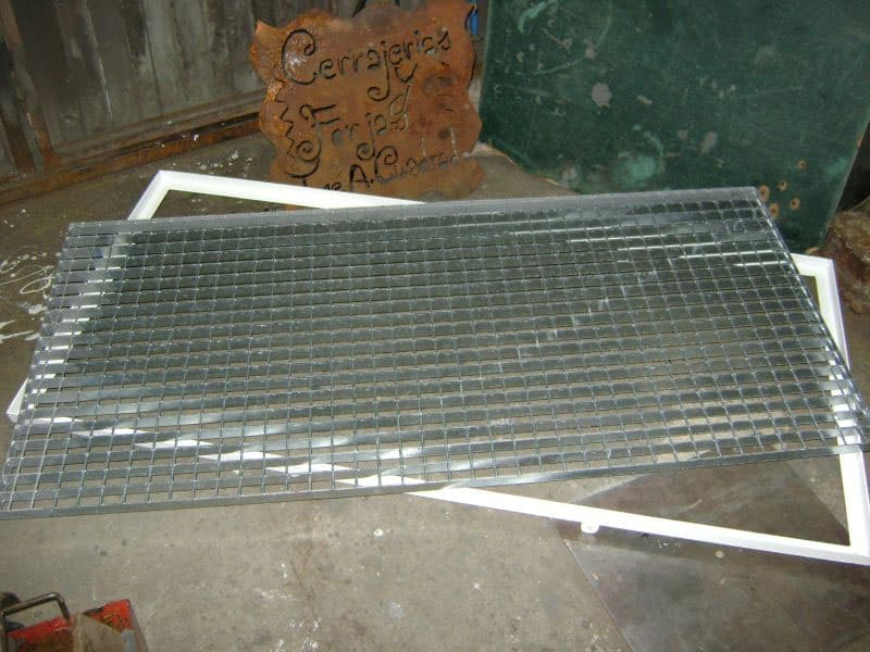 Rejilla tramex de 1.550 × 700 mm hecha a medida