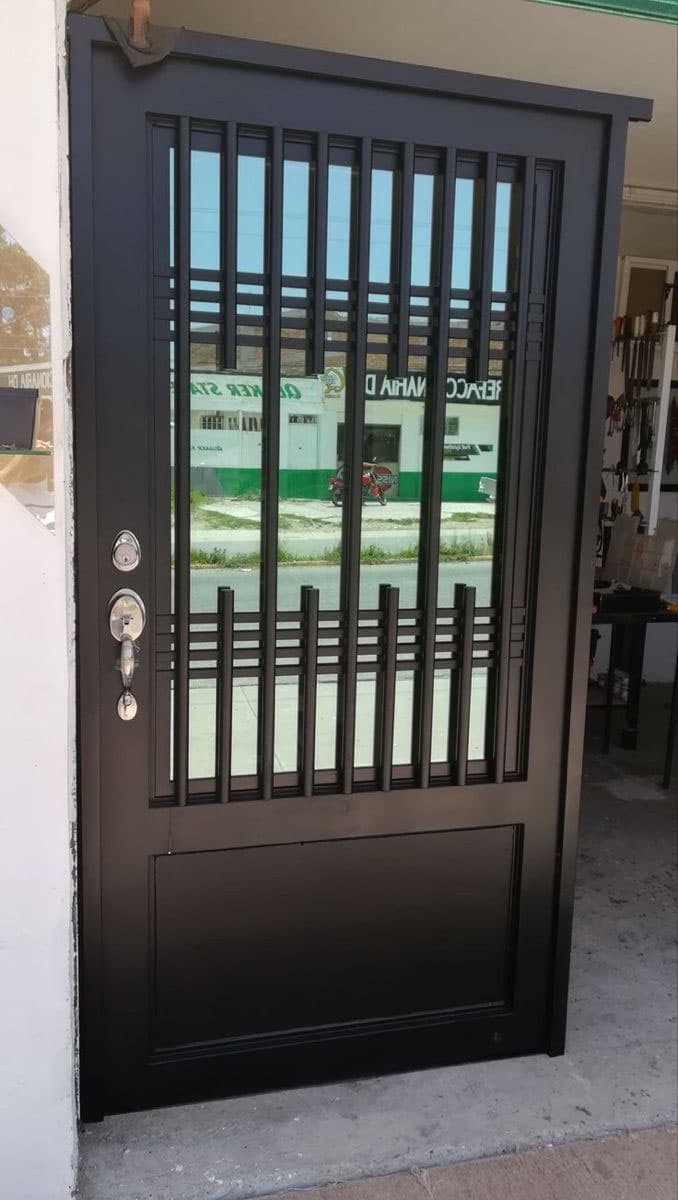 Modelo de puerta peatonal de parcela