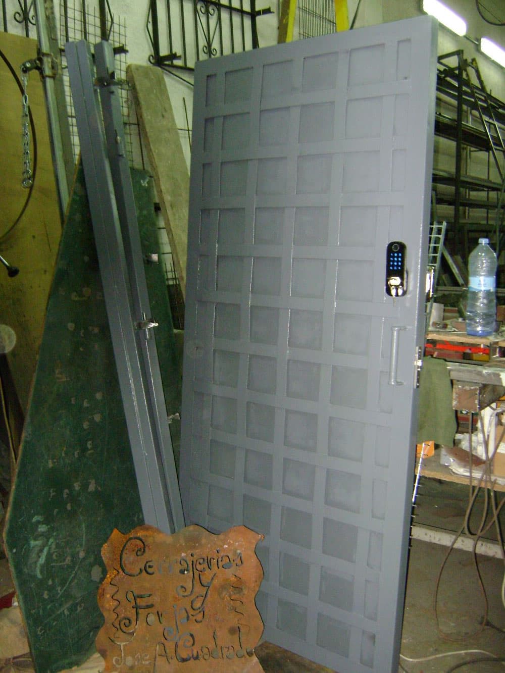 Puertas en pletina trenzada con cerradura electrónica inteligente
