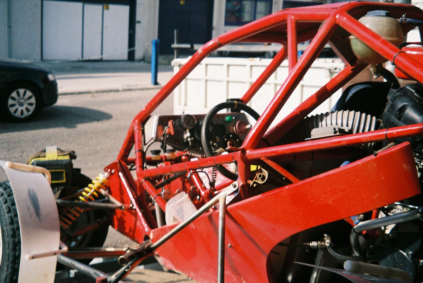 Soldadura y refuerzo del chasis de un buggy