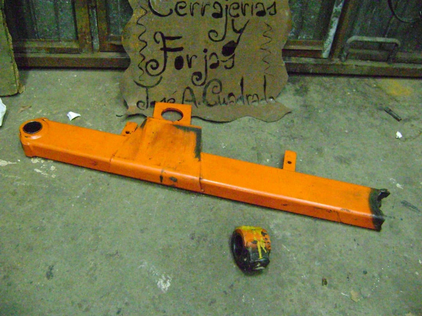 Soldadura y refuerzo de la biela de una máquina elevadora